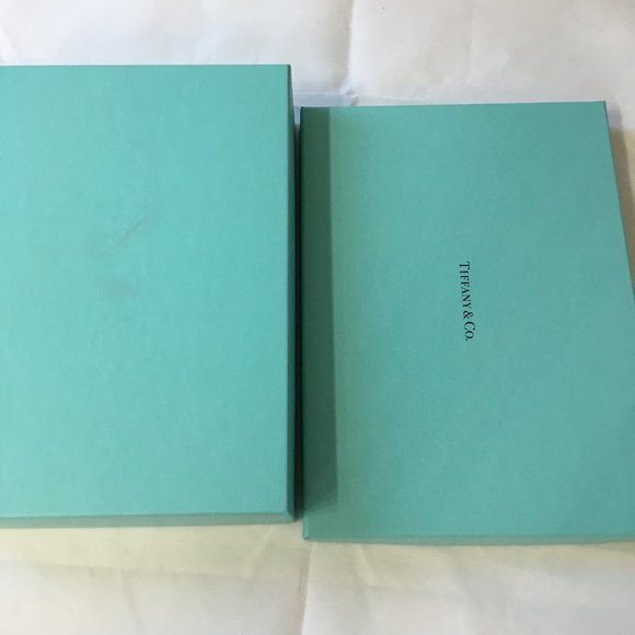 Tiffany Empty Box Wide and Flat 9x6.5x2.25 inches - Picture 4 of 7